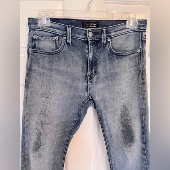 Mens Banana Republic, Premium Performance Slim Straight Jeans, size 31 x 30 - Picture 3 of 6